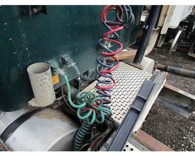 Used 2000 International 9100I Coiled Red and Blue Air Hose Set