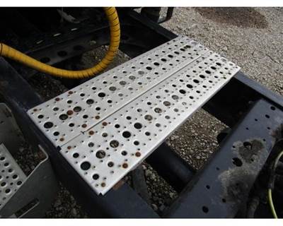 Used 2011 International ProStar Aluminum Catwalk 33.5" x 14"