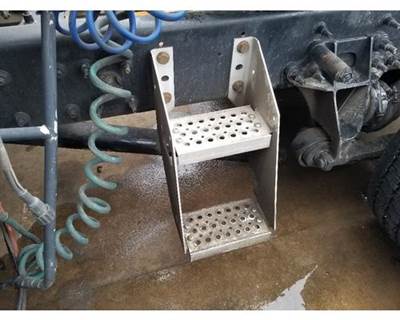 Used 2014 International ProStar Aluminum Frame-Mounted Side Steps