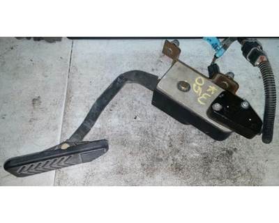 USED KENWORTH ACCELERATOR PEDAL WITH THROTTLE POSITION SENSOR. 