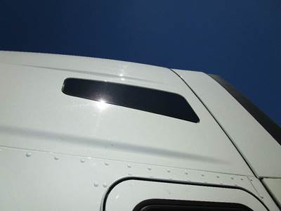 Kenworth T680 Left for a Kenworth T700