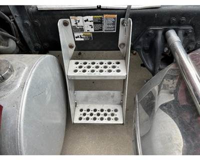 Used 2018 Kenworth T680 Aluminum Frame Mounted Side Steps