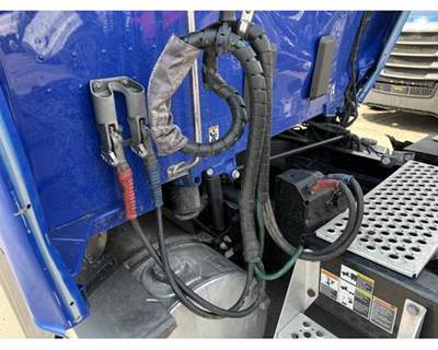 Used 2017 Kenworth T680 Straight Air Hose Set and Trailer ABS Cable