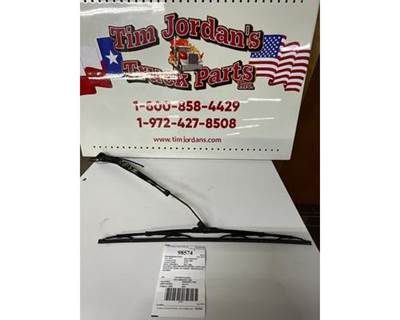 Used 2019 Kenworth T680/PETERBILT Wiper Arm with 22" Blade, Part # R236027