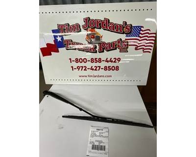 Used 2019 Kenworth/Peterbilt Wiper Arm with 22 Inch Blade, Part # R236027
