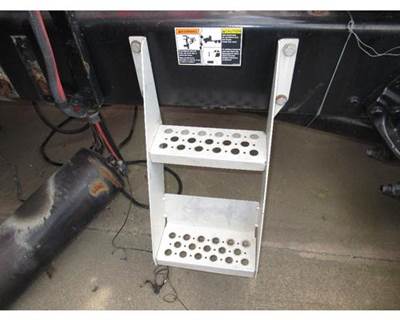 2013 Kenworth T700 Frame Mounted Aluminum Steps, 13IN Wide