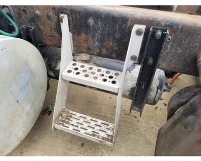 Used 2005 Kenworth T800 Frame Mounted Aluminum Side Steps