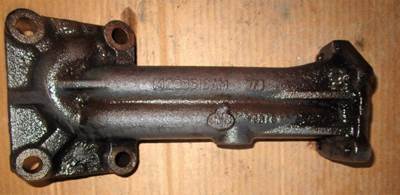 USED MACK OIL BRACKET. 
P/N: 142GB516AM