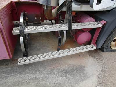 Mack Vision CX613 Right for a Mack CX613 VISION