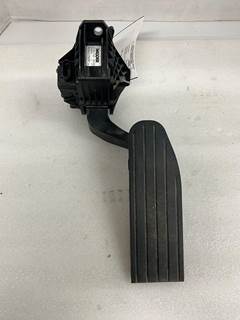 USED PACCAR ACCELERATOR PEDAL ASSEMBLY WITH THROTTLE POSITIONING SENSOR.  