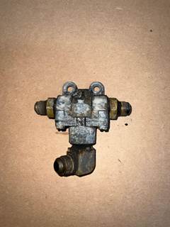 Used Paccar fuel splitter valve.
P/N: 2252-2D