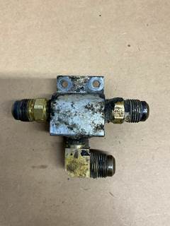 Used Paccar fuel splitter valve.
P/N: 2252-2D