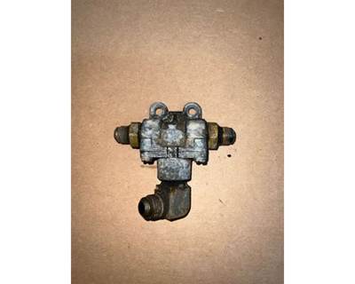Used Paccar fuel splitter valve.
P/N: 2252-2D