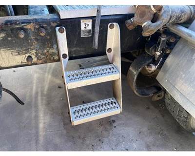 Used 2007 Peterbilt 378 Aluminum Frame Mounted Side Steps