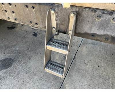 Used 2007 Peterbilt 386 Aluminum Frame Mounted Side Steps