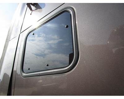 Used 2006 Peterbilt 387 Right Sleeper Window