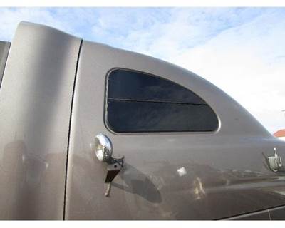 Used 2006 Peterbilt 387 Right Sleeper Window