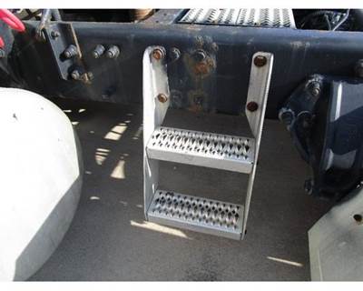 Used 2007 Peterbilt 387 Aluminum Frame Mounted Side Step 15 Inches Wide