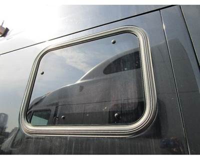 Used 2006 Peterbilt 387 Left Sleeper Window