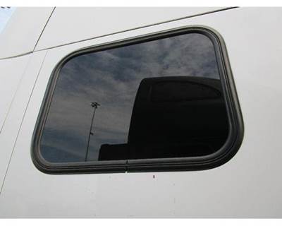 Used 2001 Peterbilt 387 Right Sleeper Window