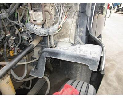 Used 2007 Peterbilt 387 Left Plastic Inner Fender / Splash Guard