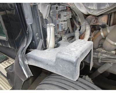 Used 2007 Peterbilt 387 Right Plastic Inner Fender/Splash Guard