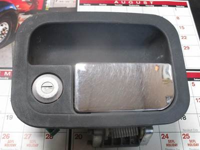 USED PETERBILT DRIVER SIDE EXTERIOR DOOR HANDLE
