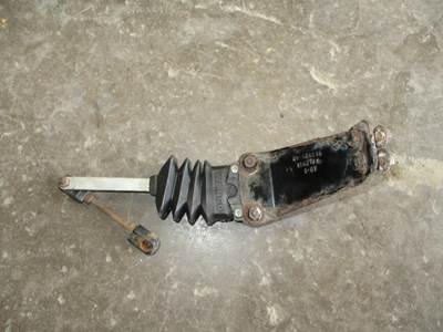 USED PETERBILT AIRBAG HEIGHT CONTROL SENSOR AND BRACKET 