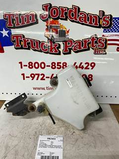 USED PETERBILT/KENWORTH WASHER FLUID RESERVOIR, P/N: P6615001.  REFERENCE P/N: