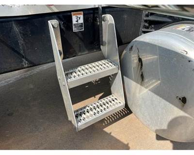 Used 2019 Peterbilt 567 Aluminum Frame Mounted Side Steps