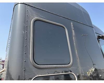 Used 2019 Peterbilt 567 Rear Sleeper Window
