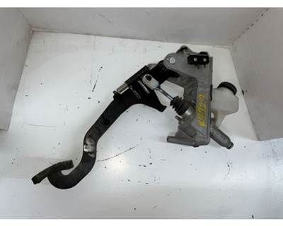 Used 2017 Peterbilt 567 Clutch Pedal Assembly with Reservoir Tank, Part # KA 1000290148