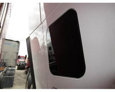 Used 2020 Peterbilt 579 Right Sleeper Window