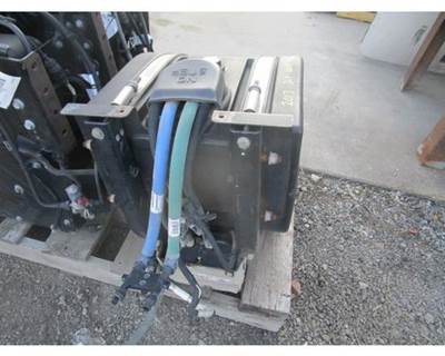 USED PETERBILT 367 2013 DEF TANK P/N: M86-6051-00904