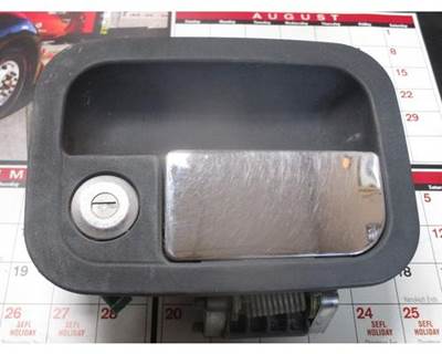 USED PETERBILT DRIVER SIDE EXTERIOR DOOR HANDLE