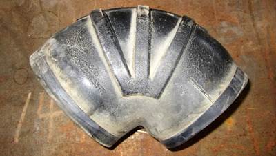 USED AIR RUBBER ELBOW. 5 1/2" TO 5 3/4". P/N: 90HL60R55TR