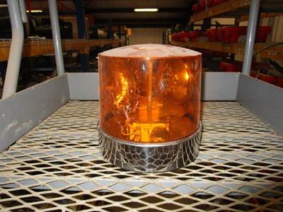 USED ROOF MOUNTED WARNING LIGHT. 
P/N: P54-1159-100