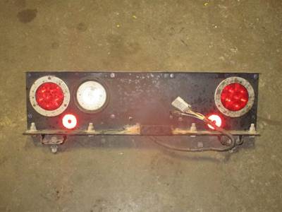 USED THREE LIGHT BAR / COMPATIBLE WITH INTERNATIONAL & KENWORTH