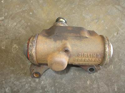 USED DRUM BRAKE WHEEL CYLINDER P/N: 68660580
