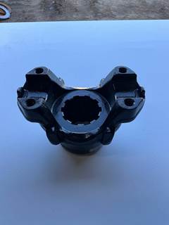 USED ROCKWELL / MERITOR  CP20RPLS 10 SPLINED FULLER TRANSMISSION YOKE, 3.750 HUB
