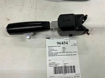 GOOD USED MACK TURN SIGNAL SWITCH MADE BY GROTE.
REFERENCE P/N: (034-003-016),
