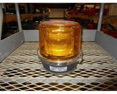 USED ROOF MOUNTED WARNING LIGHT. 
P/N: DFS900-A