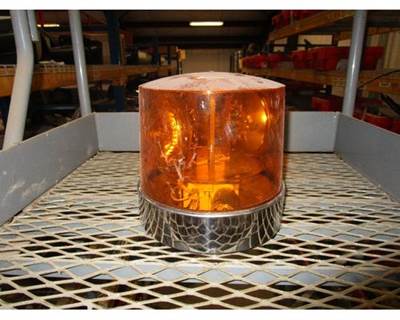 USED ROOF MOUNTED WARNING LIGHT. 
P/N: P54-1159-100