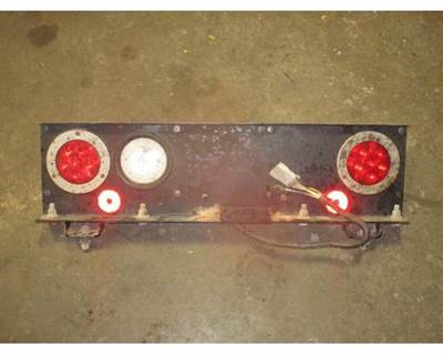 USED THREE LIGHT BAR / COMPATIBLE WITH INTERNATIONAL & KENWORTH