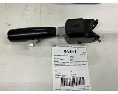 Used Mack Turn Signal Switch by Grote, Part # 034-003-016 / SAEQQC85 / 48522