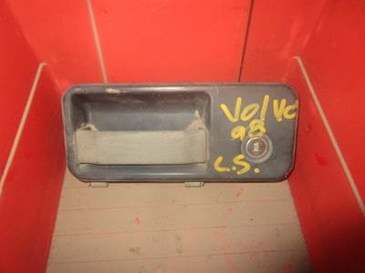 USE VOLVO DRIVER SIDE EXTERIOR DOOR HANDLE