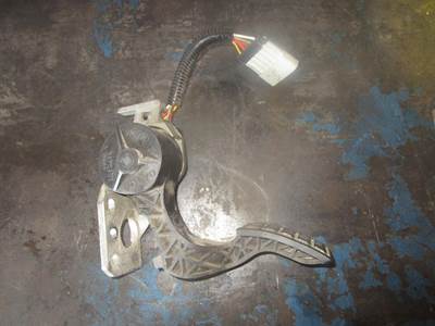 USED VOLVO ACCELERATOR ELECTRONIC PEDAL WITH SENSOR 
P/N:3175131