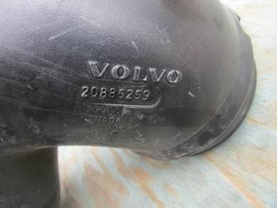 USED CUMMINS ISX VOLVO AIR CLEANER INLET TUBE P/N: 20885259