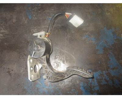 USED VOLVO ACCELERATOR ELECTRONIC PEDAL WITH SENSOR 
P/N:3175131