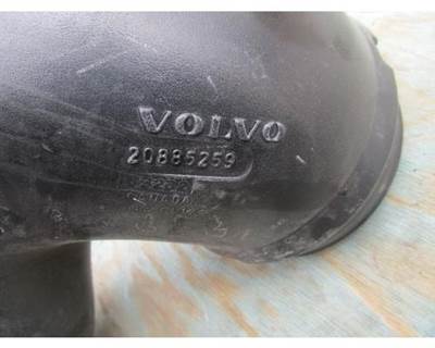 USED CUMMINS ISX VOLVO AIR CLEANER INLET TUBE P/N: 20885259